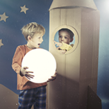 Enfant avec son ami imaginaire